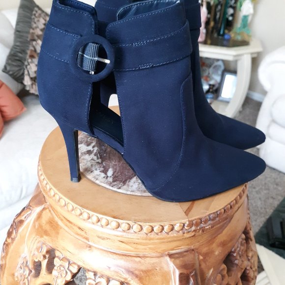Nine West Shoes - Great Condition Nine West (Dark) Navy Blue Ankle Booties 7/12M